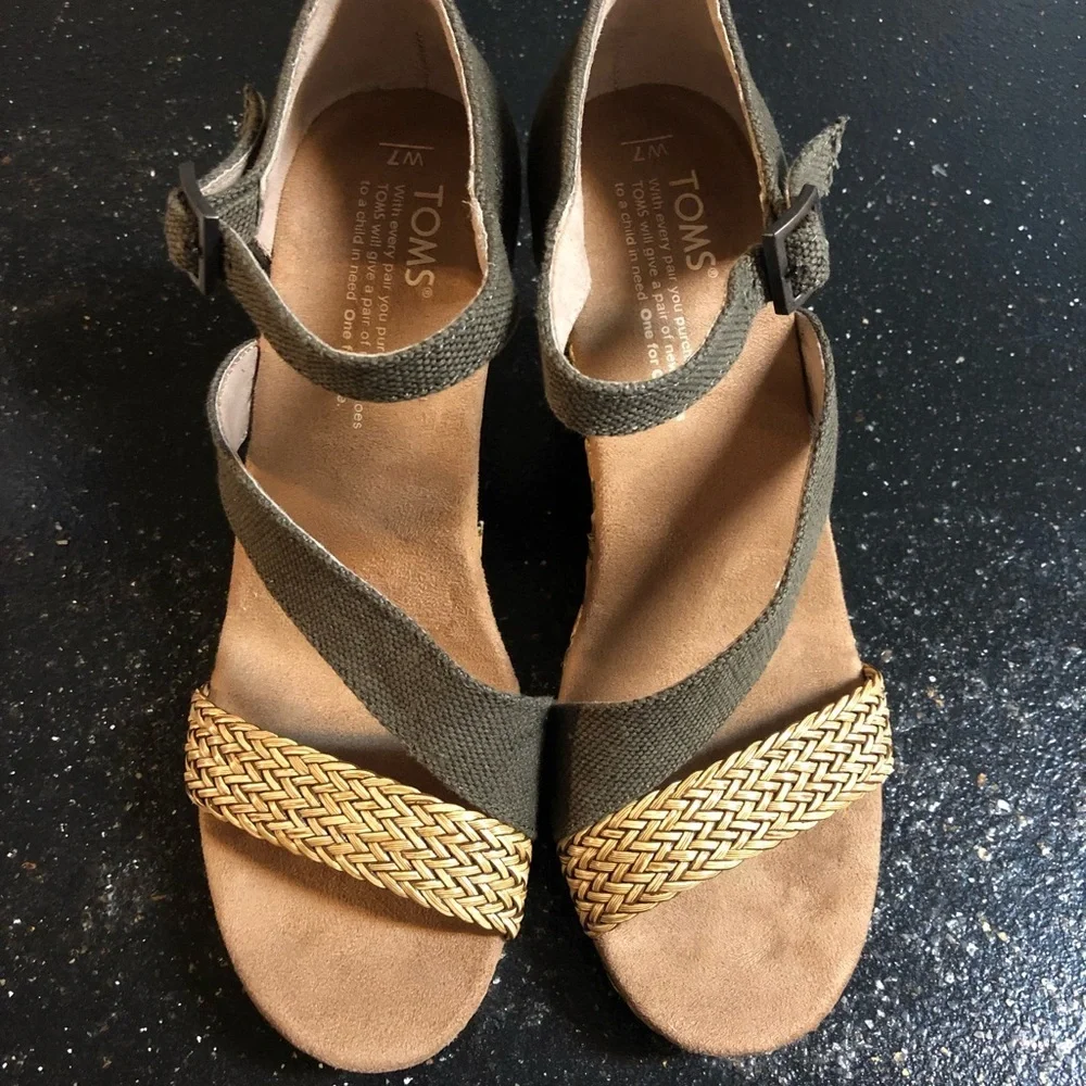 TOMS SHOES Lady's sandals EMBROIDERED.